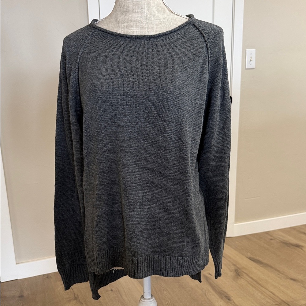 UGG GRAY CREWNECK SWEATER - NWOT - Picture 6 of 12